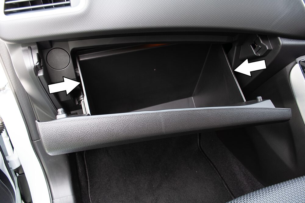 SX4 S-cross glovebox